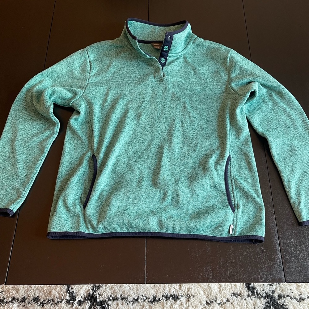 Eddie Bauer women’s quarter snap size large light green. Missing one snap*
